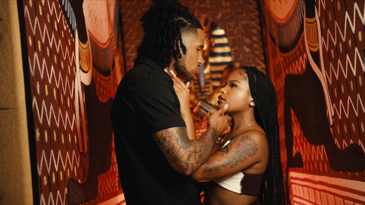 JANAE AND DERRICK- ON THE RUN (OFFICIAL MUSIC VIDEO)