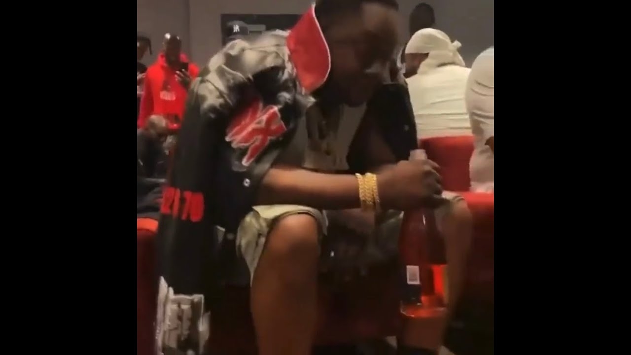 Jadakiss Backstage After The Verzuz Battle Recreating Iconic Black Mamba Photo