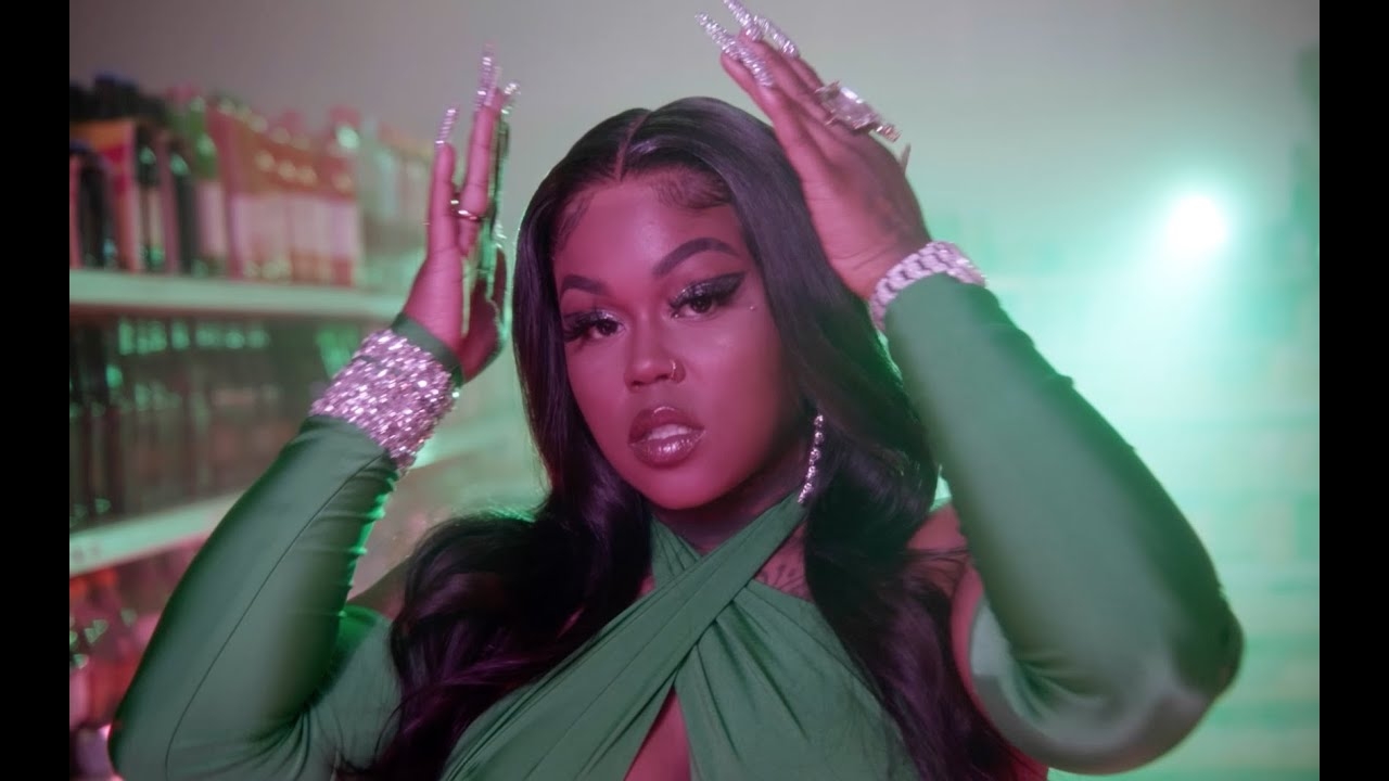 Jucee Froot - I Need A Bag [Official Music Video]