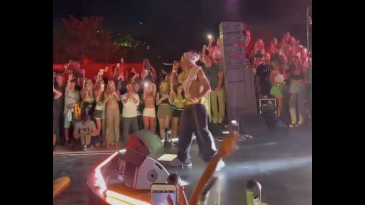 Lil Wayne Forgets The Lyrics To His Song While Performing at Pizza Fest