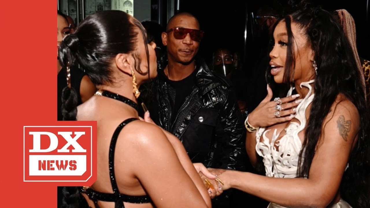 SZA Gives Ashanti Her Flowers In Wholesome Fan Girl Moment
