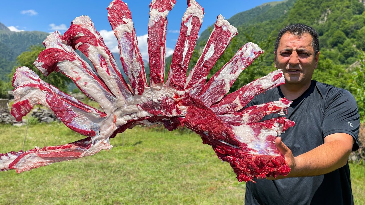 Huge Fried Beef Ribs that are Difficult to Give Up even on a Diet