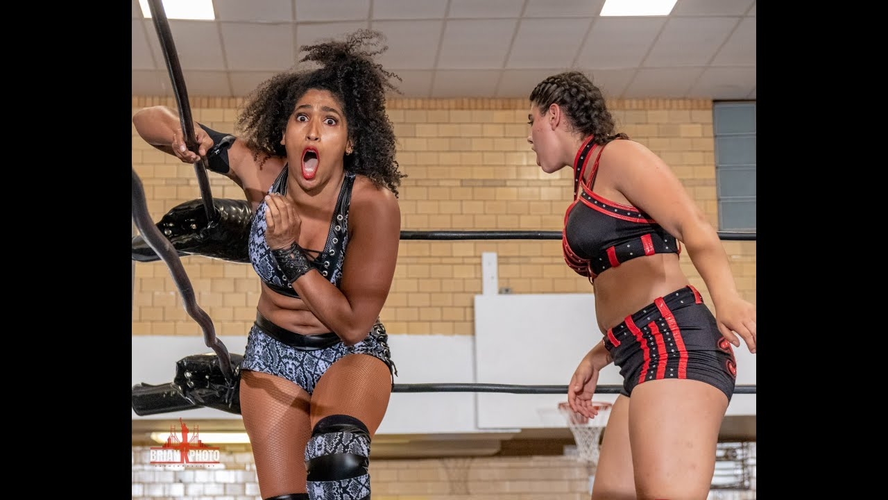 [WOMEN'S WRESTLING] Marti Belle v Jade