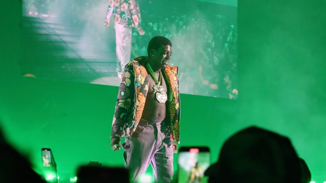 "Why Yall Not Doing It" Kodak Black Stops Show Confront Fans For Not Sliding
