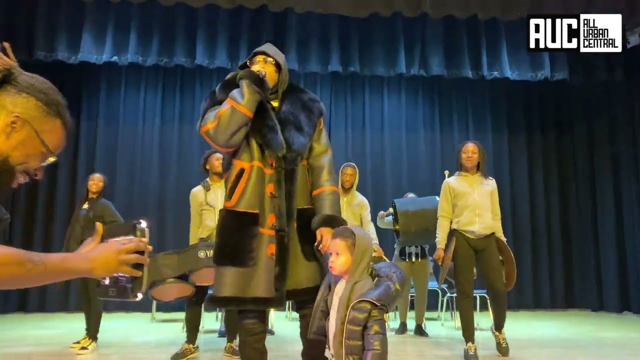 Fivio Foriegn Baby Mama Back Cool With Him Let’s Him Bring His Son On Stage