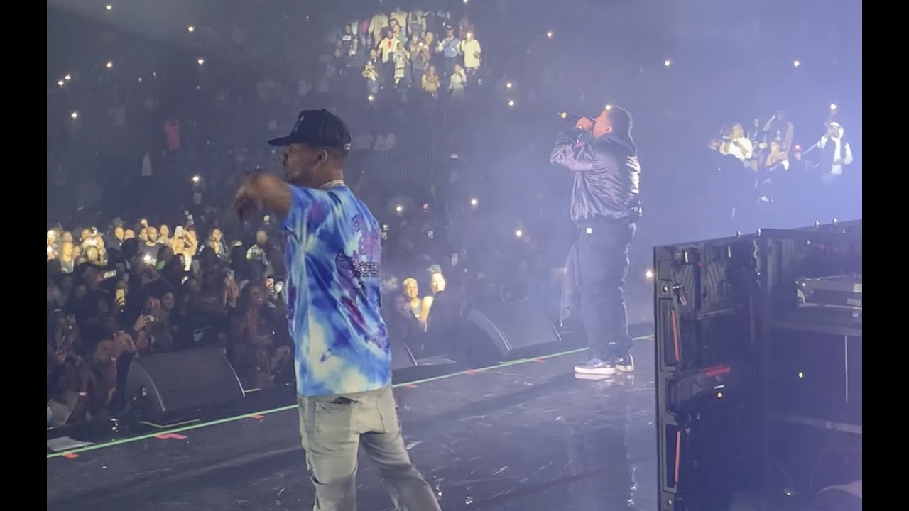 Juelz Santana Throws His Chain In The Crowd After Bow Wow Brings Him & Jadakiss Out Millennium Tour