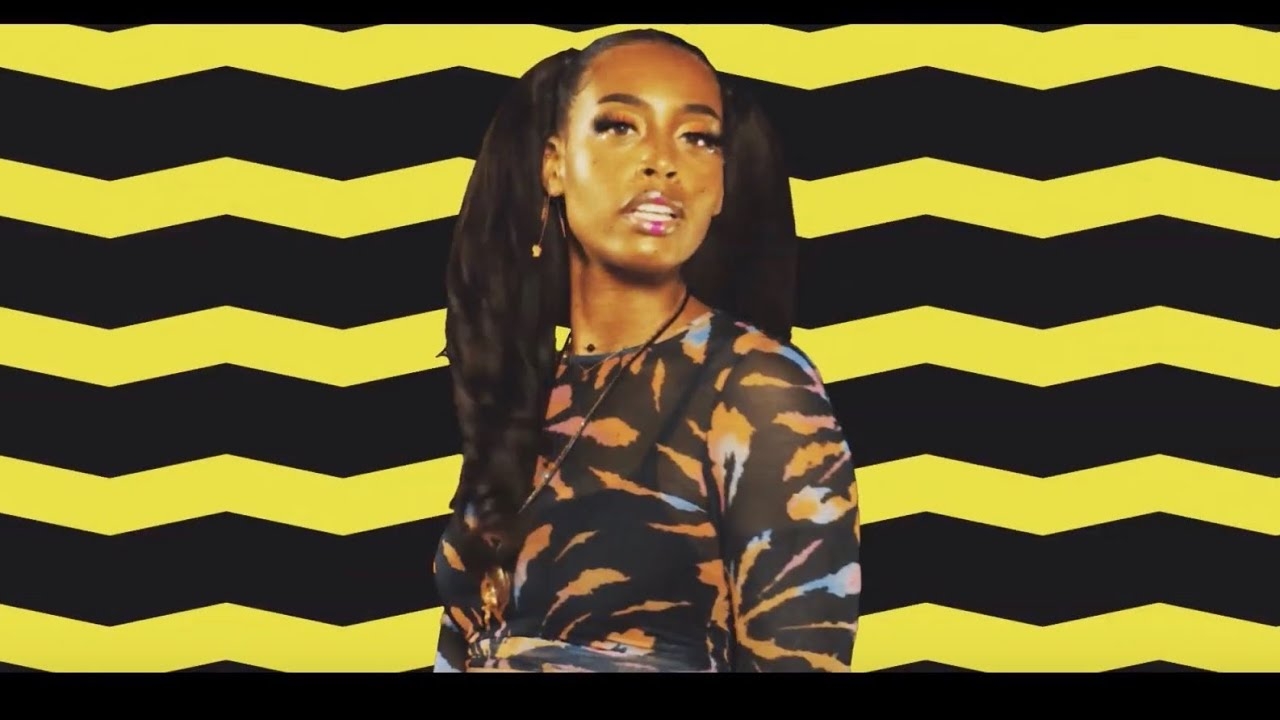 Melli Monaco - Fais Moi "Kiss & Tell" (Official Music Video)