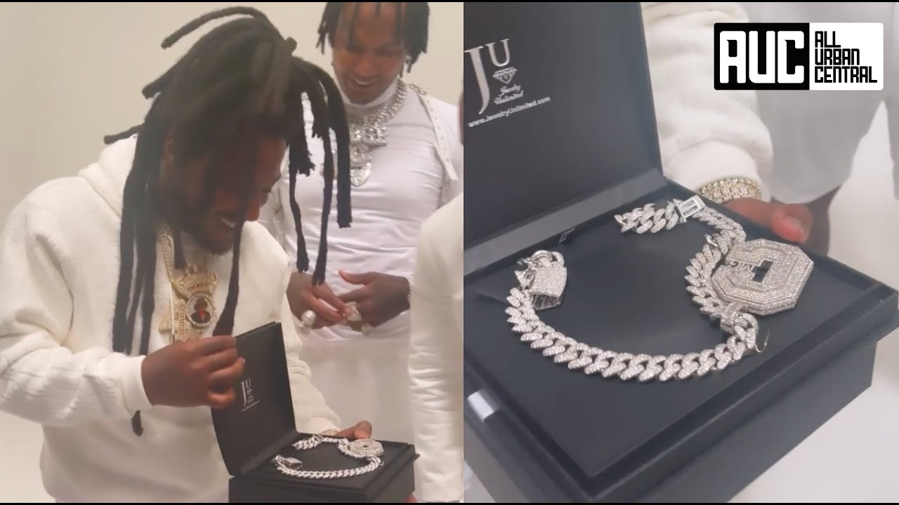 "Welcome To CMG" Yo Gotti Moneybagg Yo Bless Mozzy With A Diamond Chain After Signing Record Deal