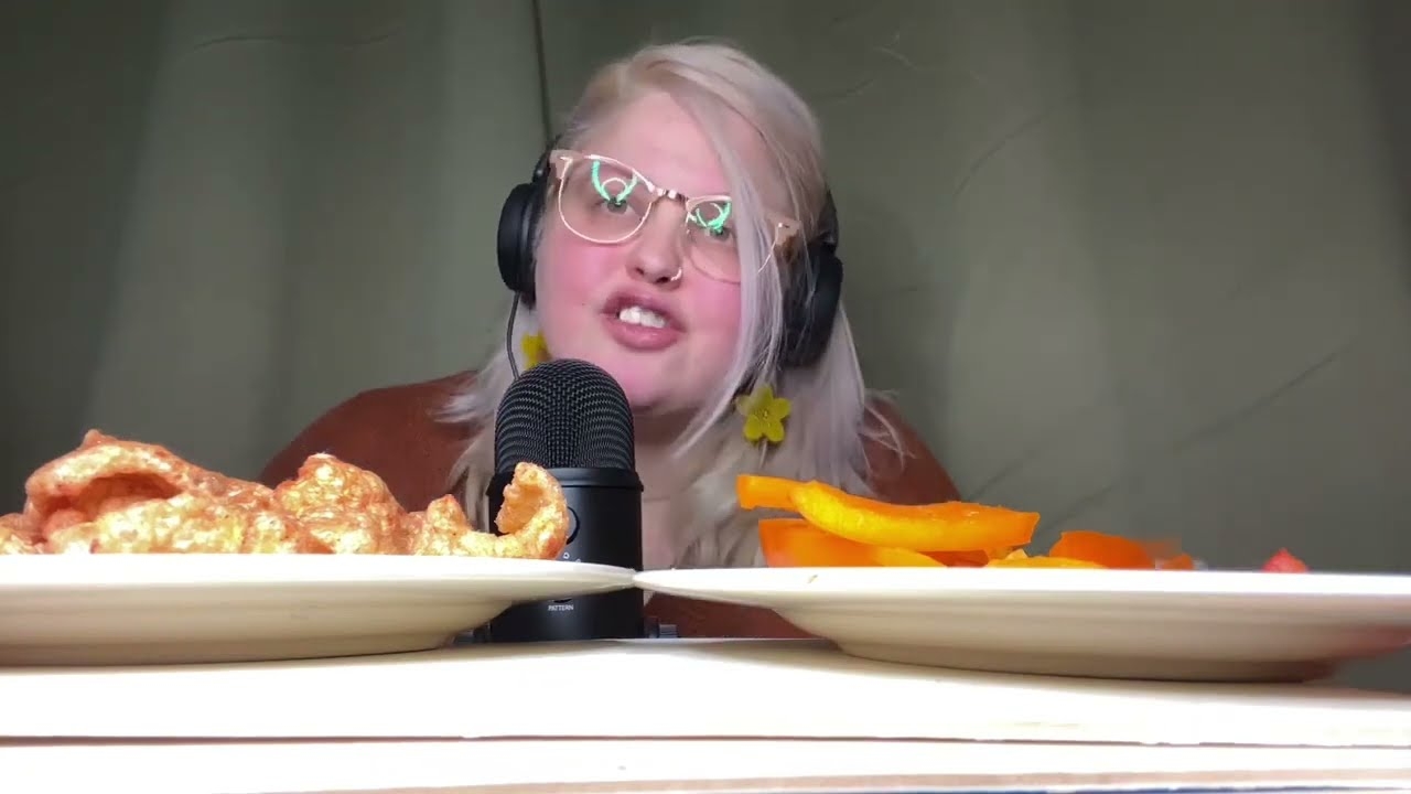 RELAXING ASMR LIVE KETO SNACKING / bell peppers and Flamin hot pork rinds