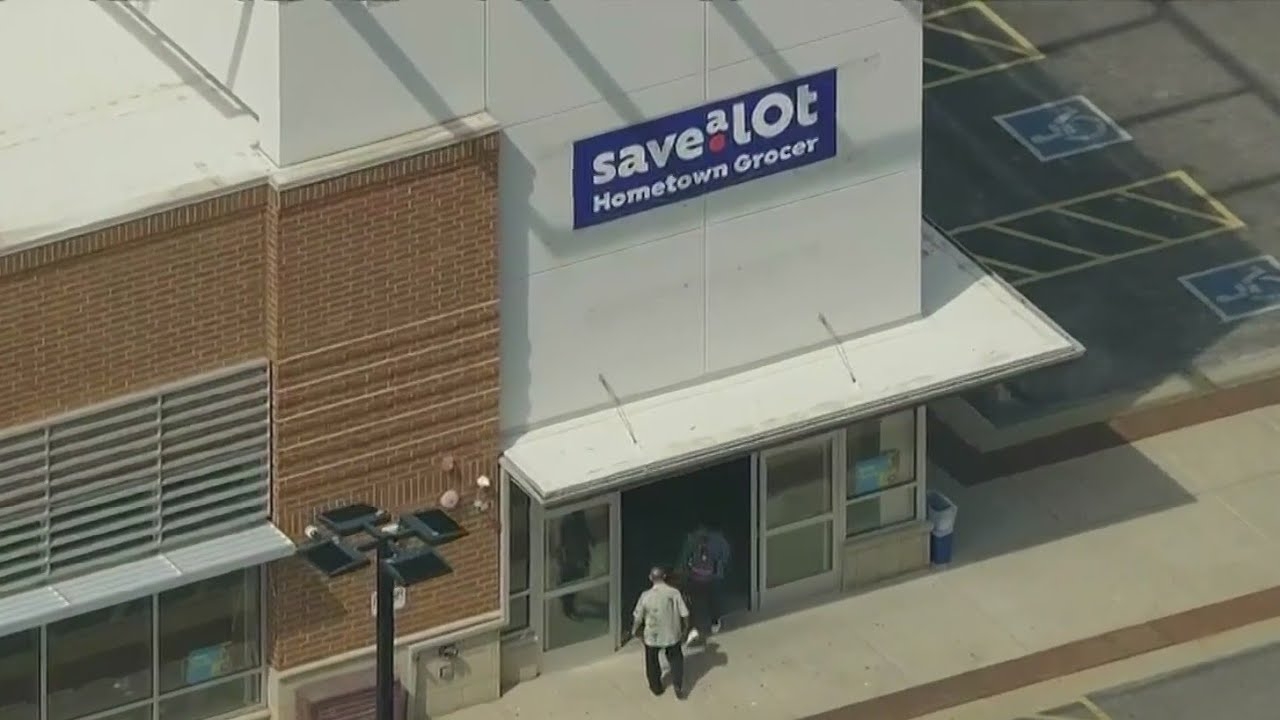 Save A Lot store opens in Englewood despite community opposition