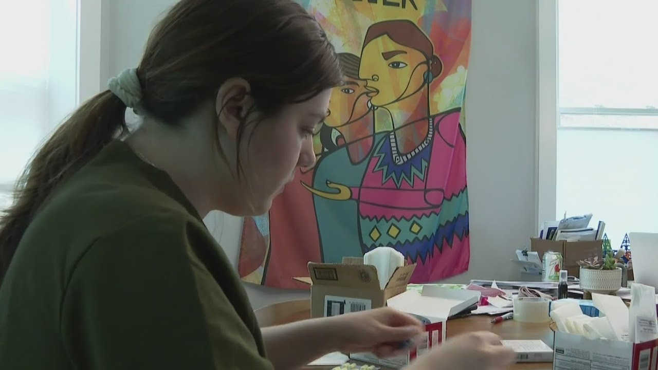 Chicago medical student skips class to help care for newly-arrived migrants