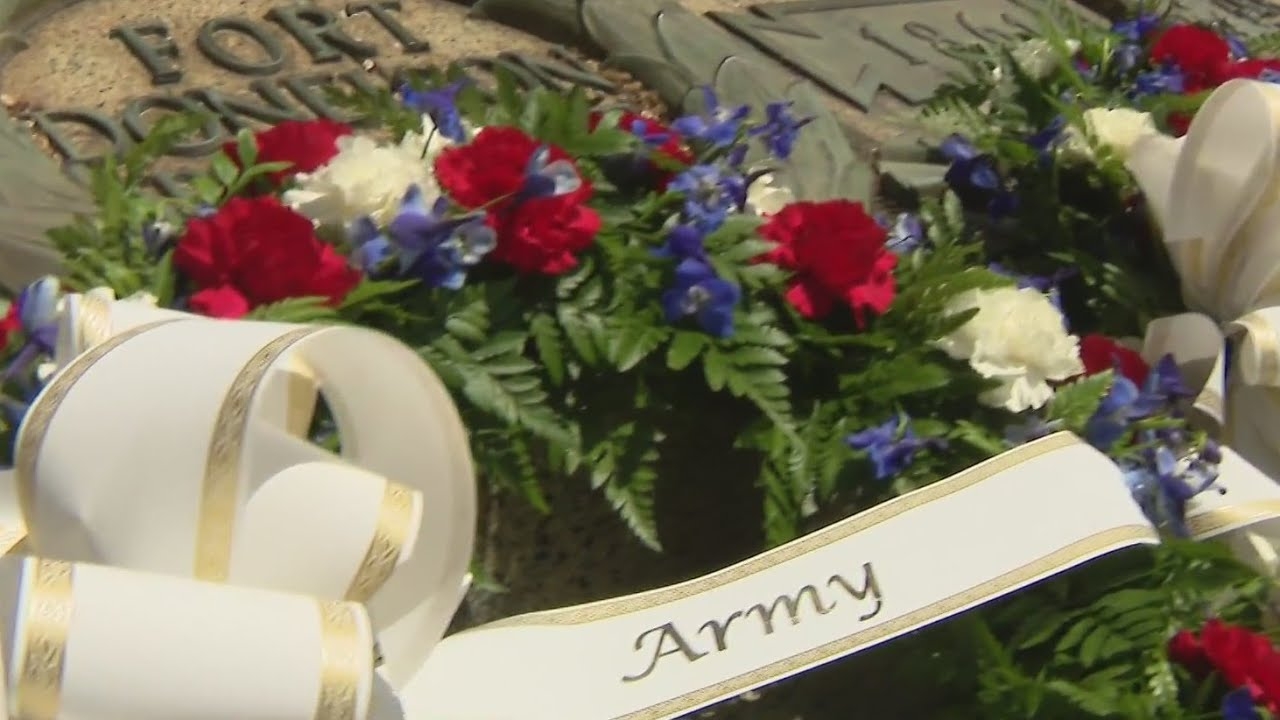 Chicago Mayor Johnson lays wreath in Grant Park for Memorial Day