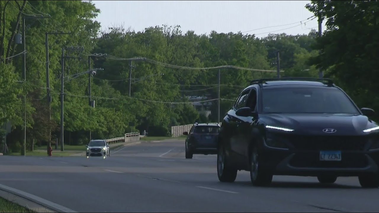 Driver takes off after hitting, killing bicyclist in Highland Park