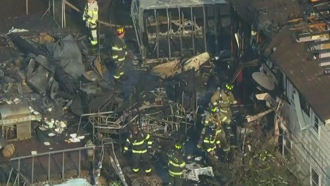 Garage fire destroys homes in Carpentersville