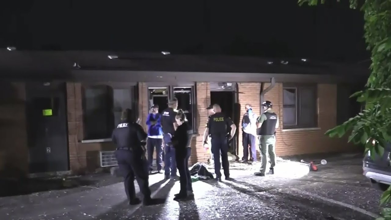 Residents evacuated, 2 injured after apartment complex explosion in Oak Forest