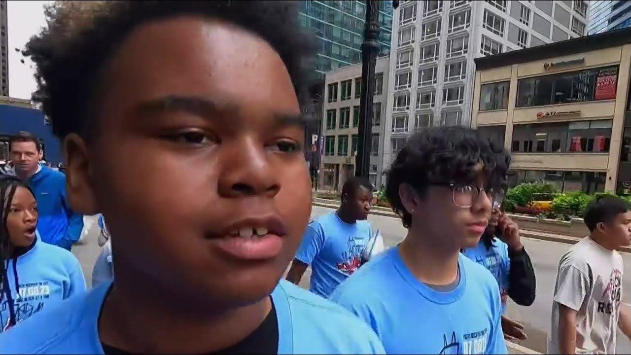 1,000 teens explore downtown Chicago as part of first ever 'Downtown Day'