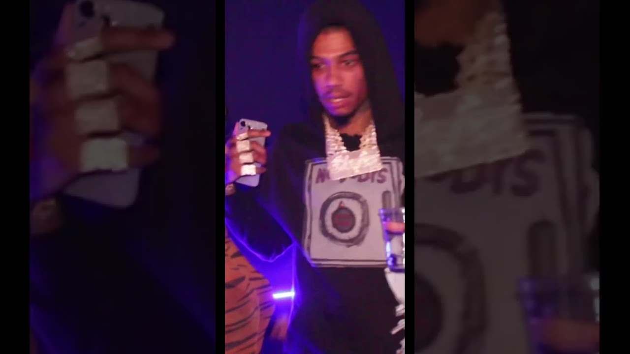 Blueface takes pics with fans #blueface #chriseanrock