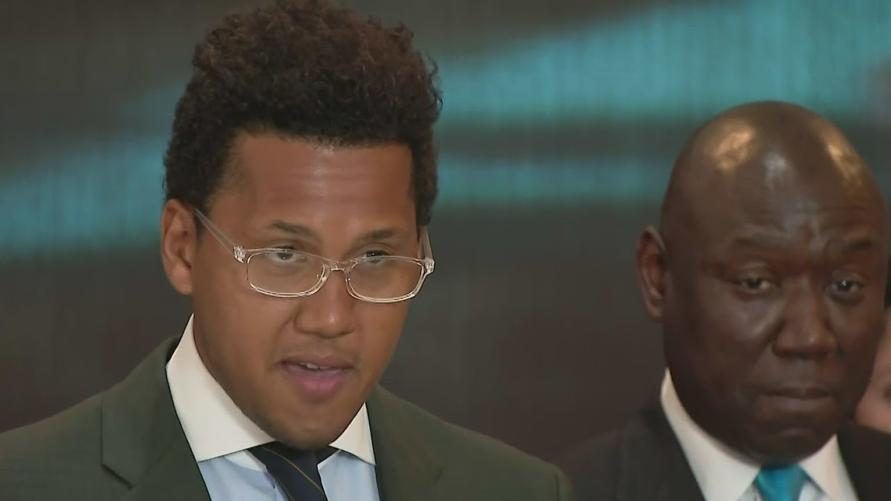 Former Northwestern quarterback sues school alleging hazing, sexual abuse