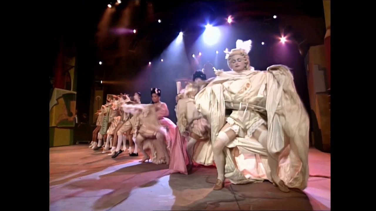 Madonna showing off as Marie Antoinette - MTV Video Music Awards (9-06-1990)