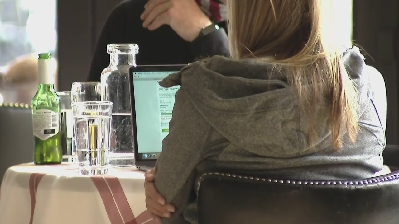 Controversy surrounds proposal of wage increase for Chicago's tipped workers