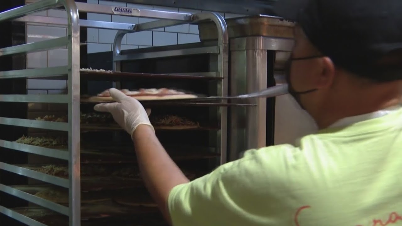 Not everyone is toasting proposal of wage increase for Chicago's tipped workers