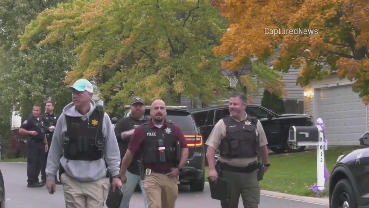 Police kill man wielding sledgehammer in Chicago suburb