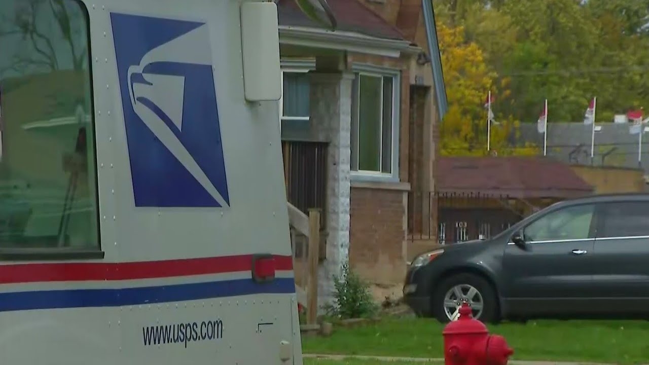 Postal worker robbed in Chicago suburbs amid crime crackdown
