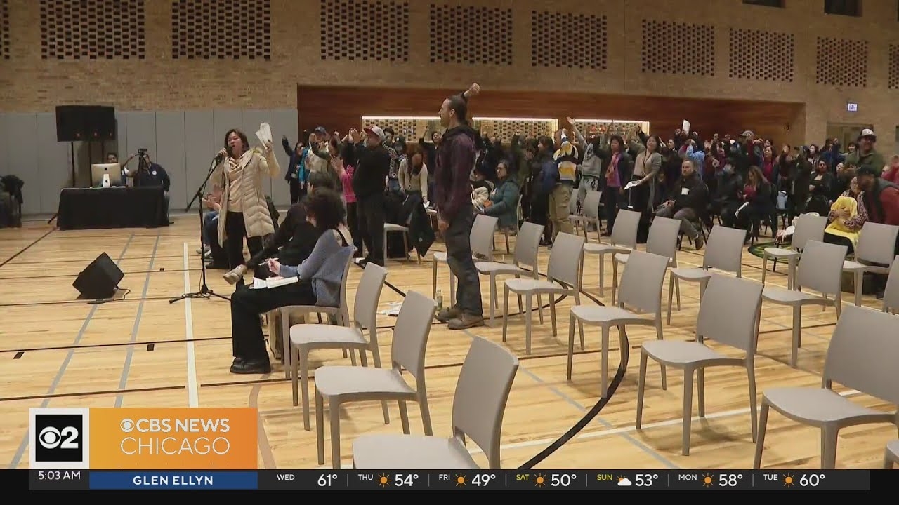 Residents speak out against tent camp for migrants in Chicago