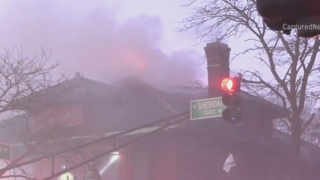 2-alarm fire breaks out at historic building on Chicago's North Side
