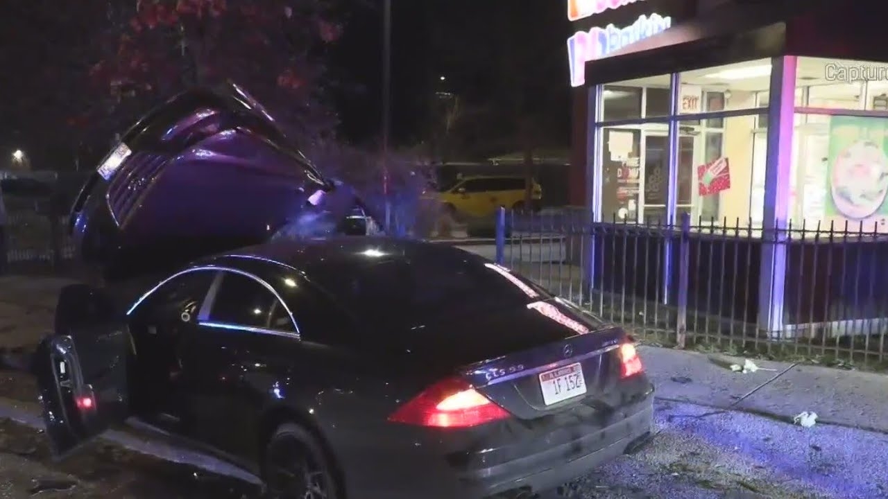 Horrific crash kills driver of Hyundai on Chicago's South Side