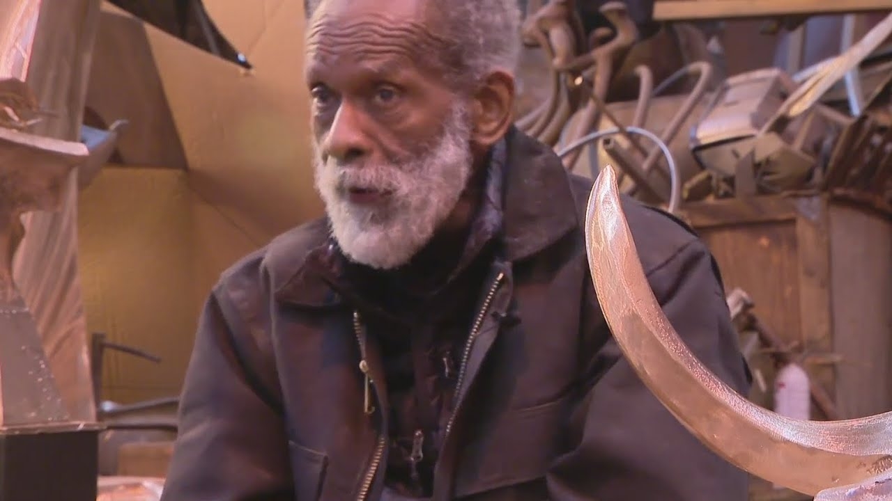 Famed sculptor and Chicago native Richard Hunt dies at age 88