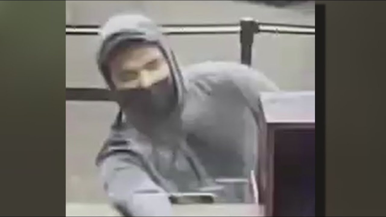 FBI investigating bank robbery in suburban Chicago