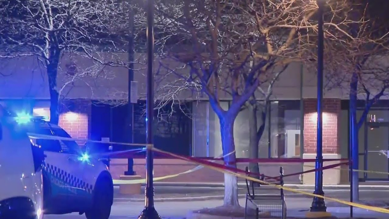 Teen killed in Chicago Jewel-Osco parking lot