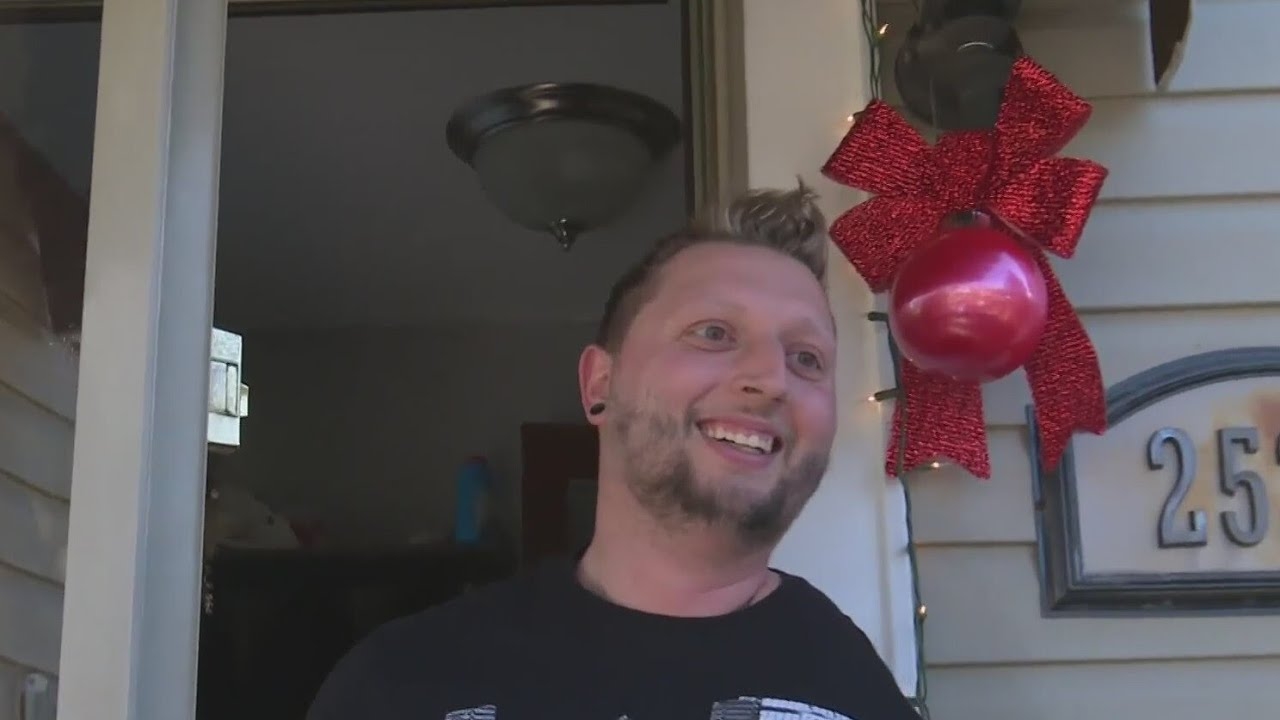Suburban father with cancer surprised with family trip to Disney World