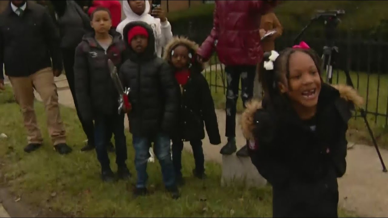 Chicago family that has suffered tragedy gets Christmas surprise