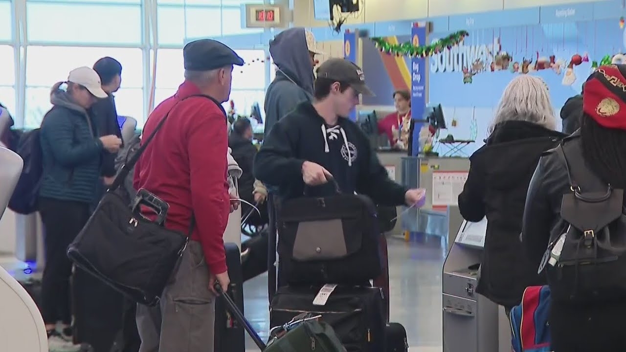 Holiday air travel in Chicago snagged by fog this Christmas Eve