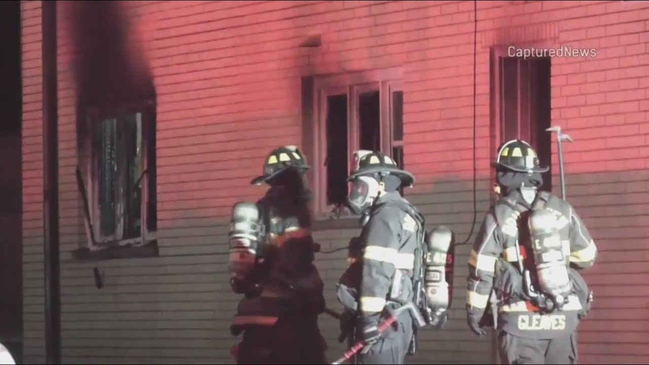 Chicago area apartment fire leaves 1 man dead, another hurt