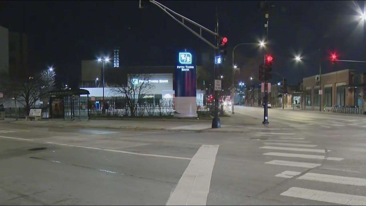 Rideshare driver robbed at gunpoint on North Side
