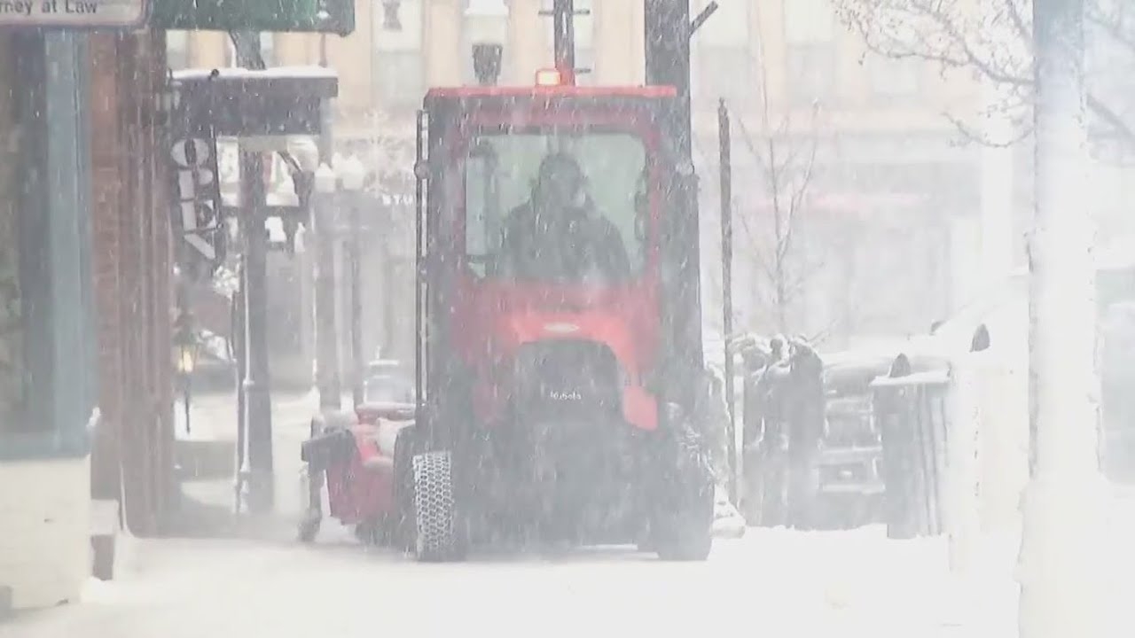 Snow shovelers get weekday workout