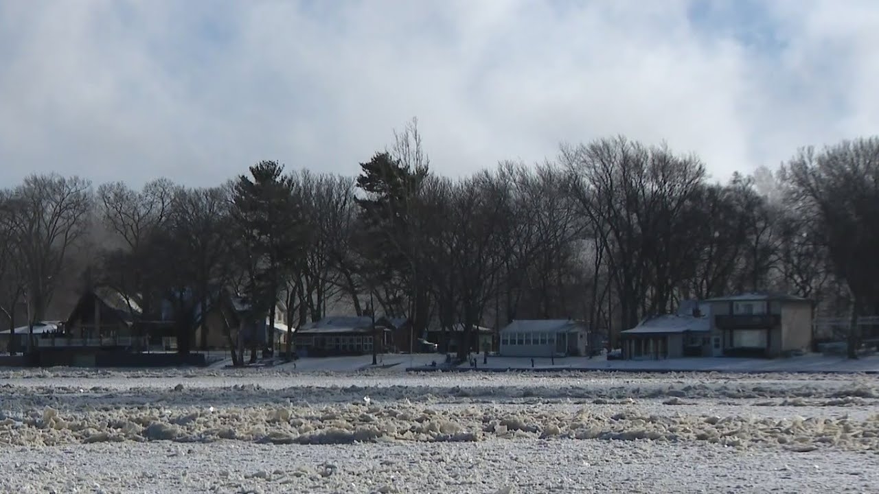 Frozen river causes flooding concerns for residents 50 miles southwest of Chicago