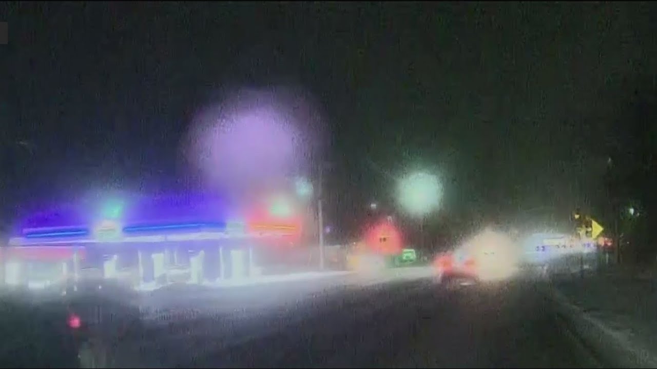 Northern Indiana drivers urged to stay off roads after nearly 2 feet of snowfall
