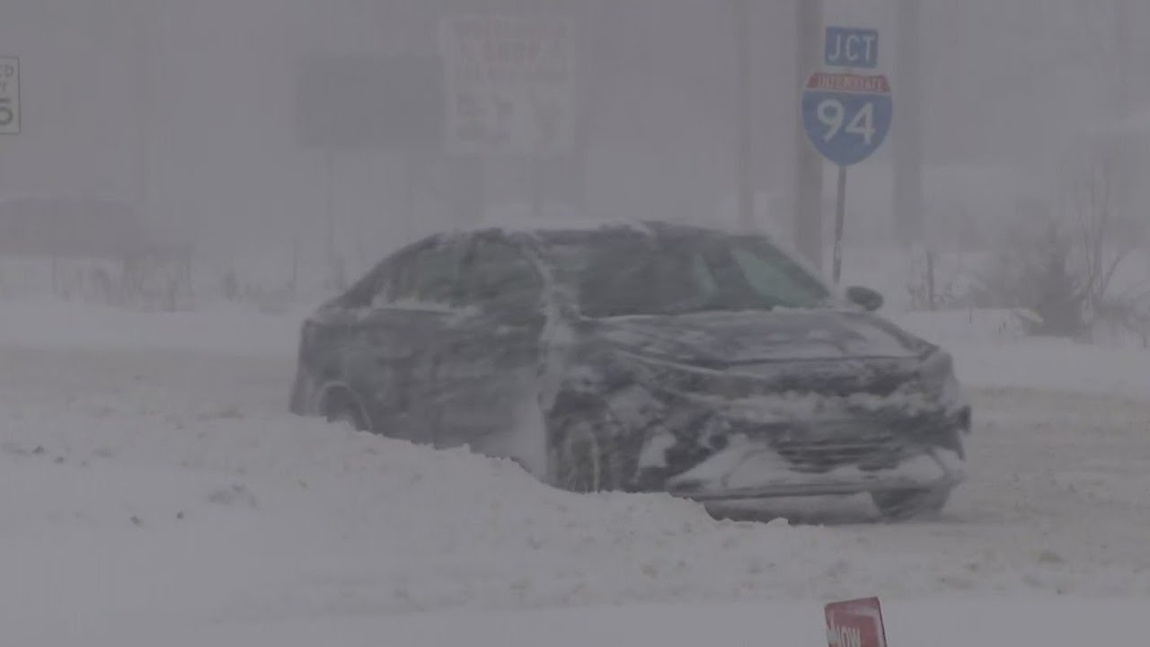 Even after 2 feet of snow falls in parts of Indiana, more keeps falling