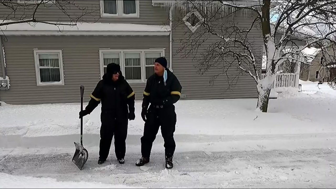 Heavy lake effect snow pummels Northwest Indiana