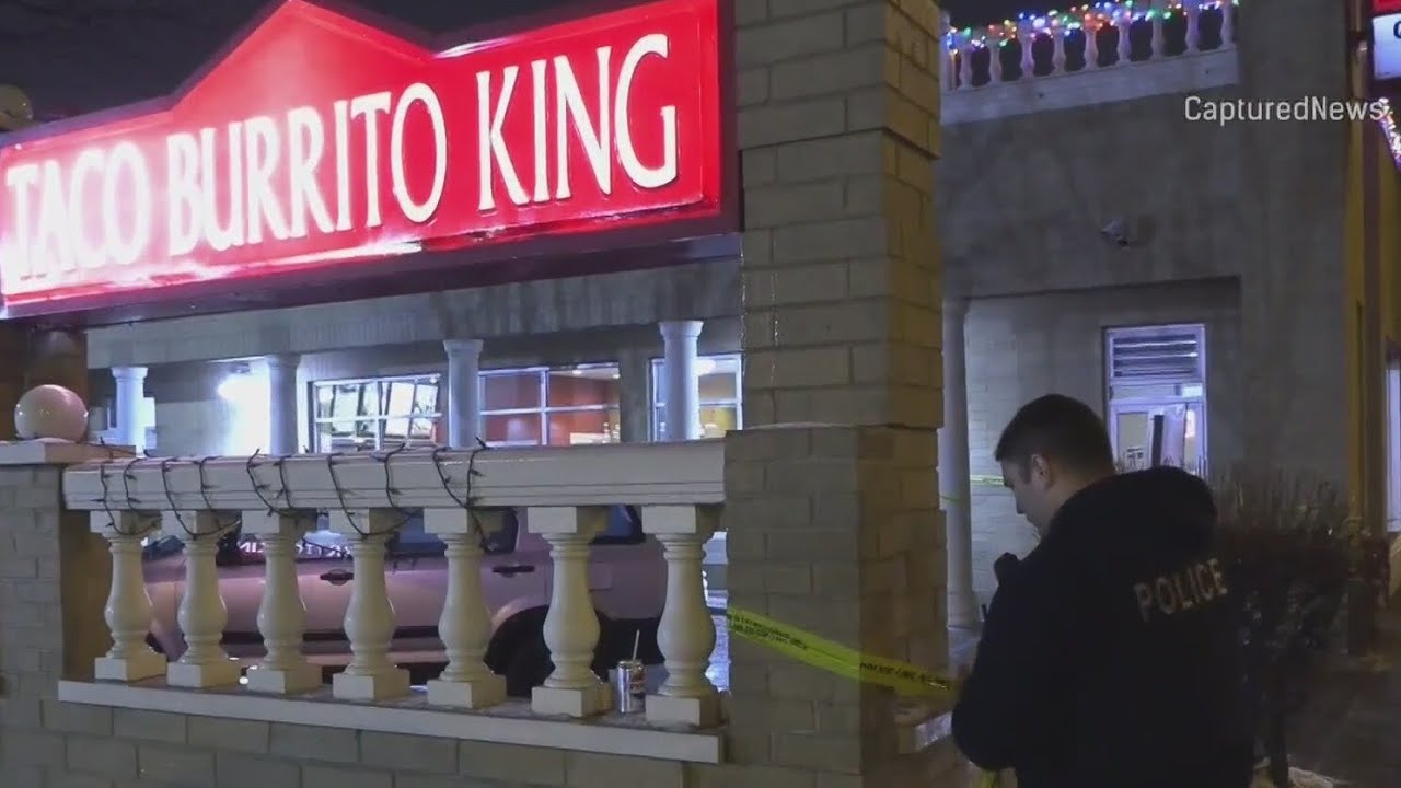 Teen robbery suspect shot at by customer with CCL on Chicago's Northwest Side