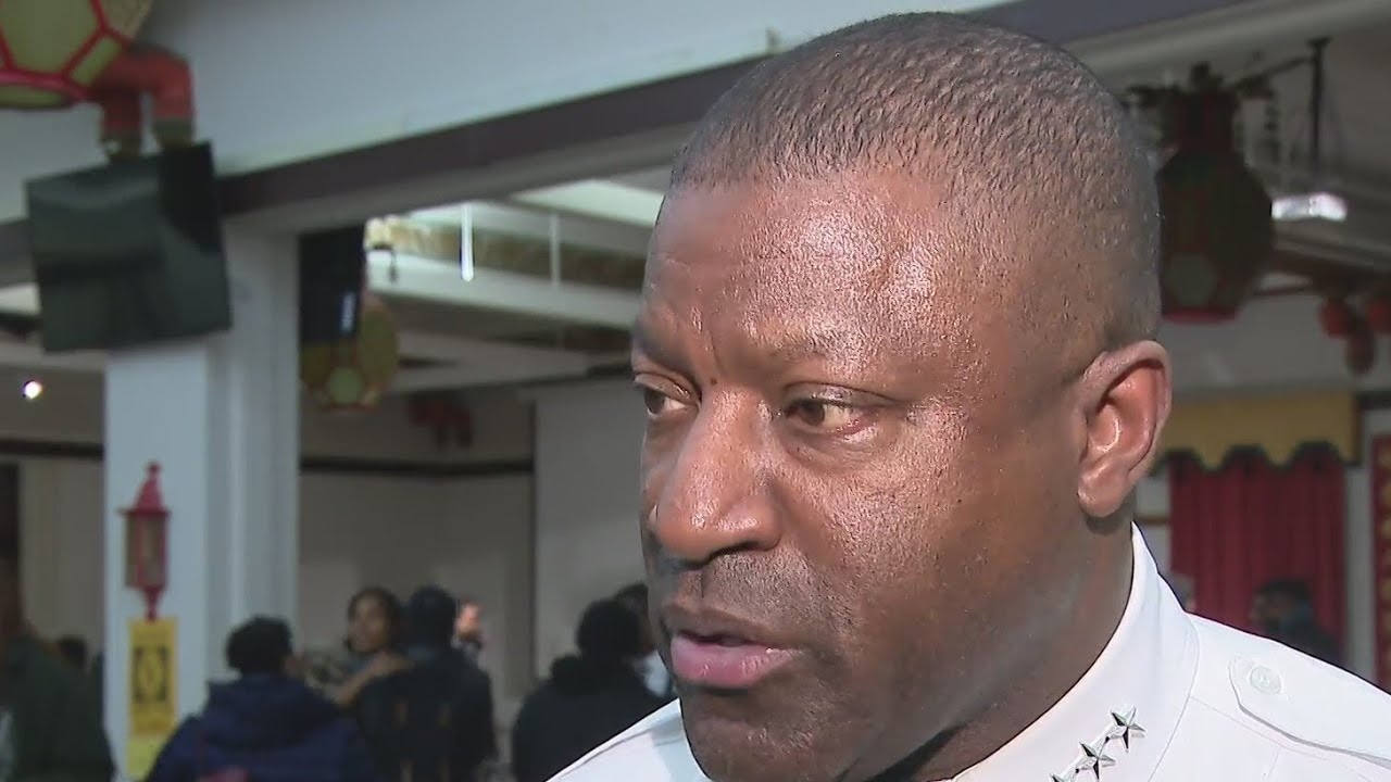 Police Supt. Larry Snelling holds first public hearing