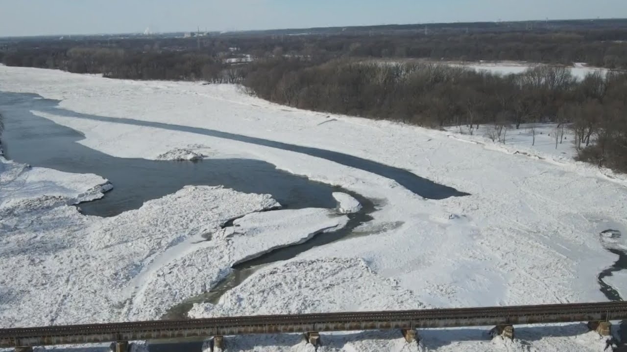 Melting ice on Kankakee River poses flooding risk for residents 50 miles southwest of Chicago