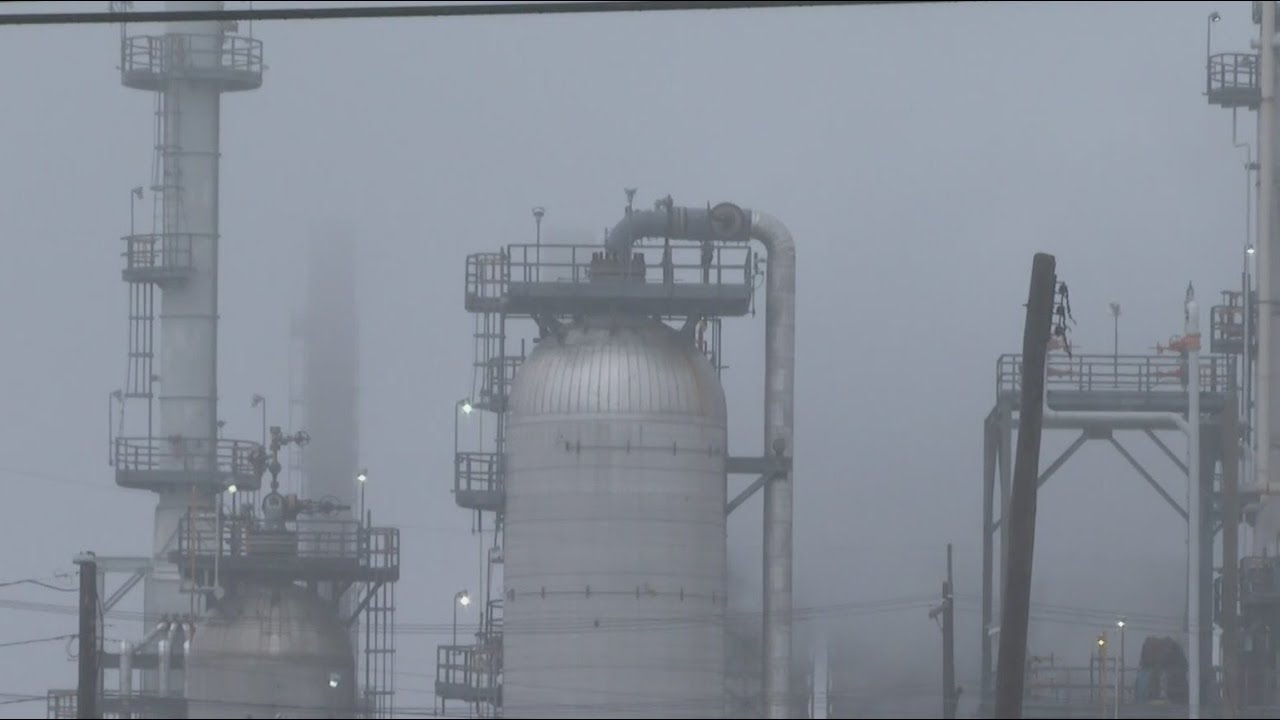 Leak from Northwest Indiana oil refinery storage tank causes odor in south suburbs