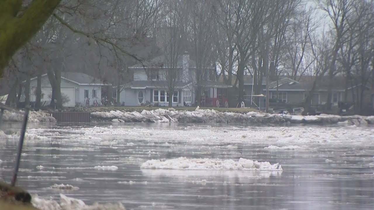 Melting ice on Kankakee River creates flooding concern for residents southwest of Chicago
