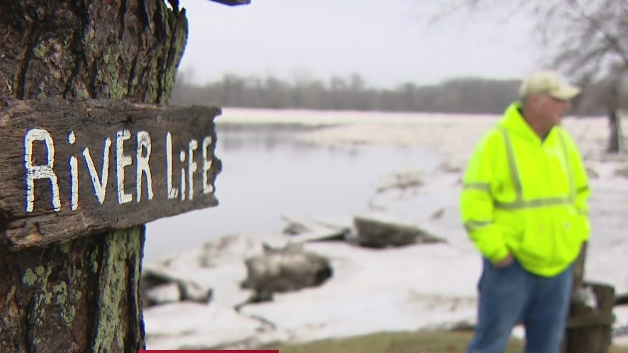 Residents along Kankakee River southwest of Chicago nervous of flooding due to melting ice