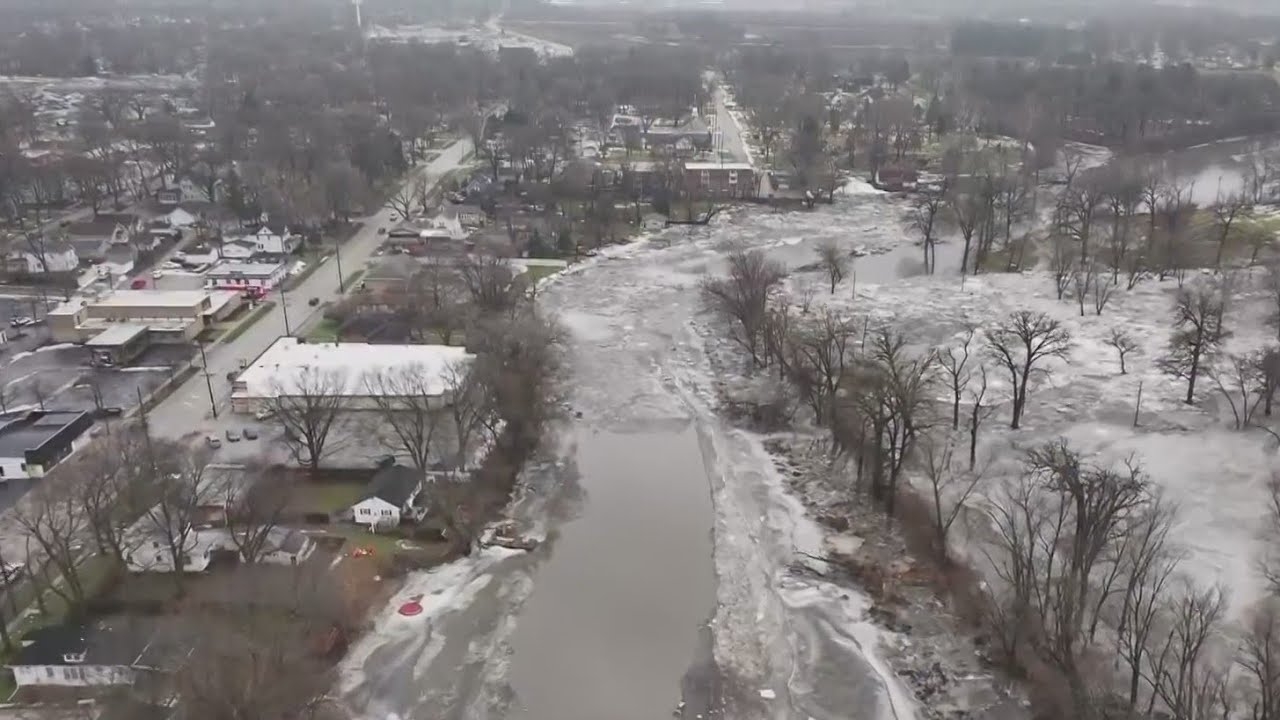 Major flooding risk after ice jam breaks along Kankakee River near Wilmington, Illinois